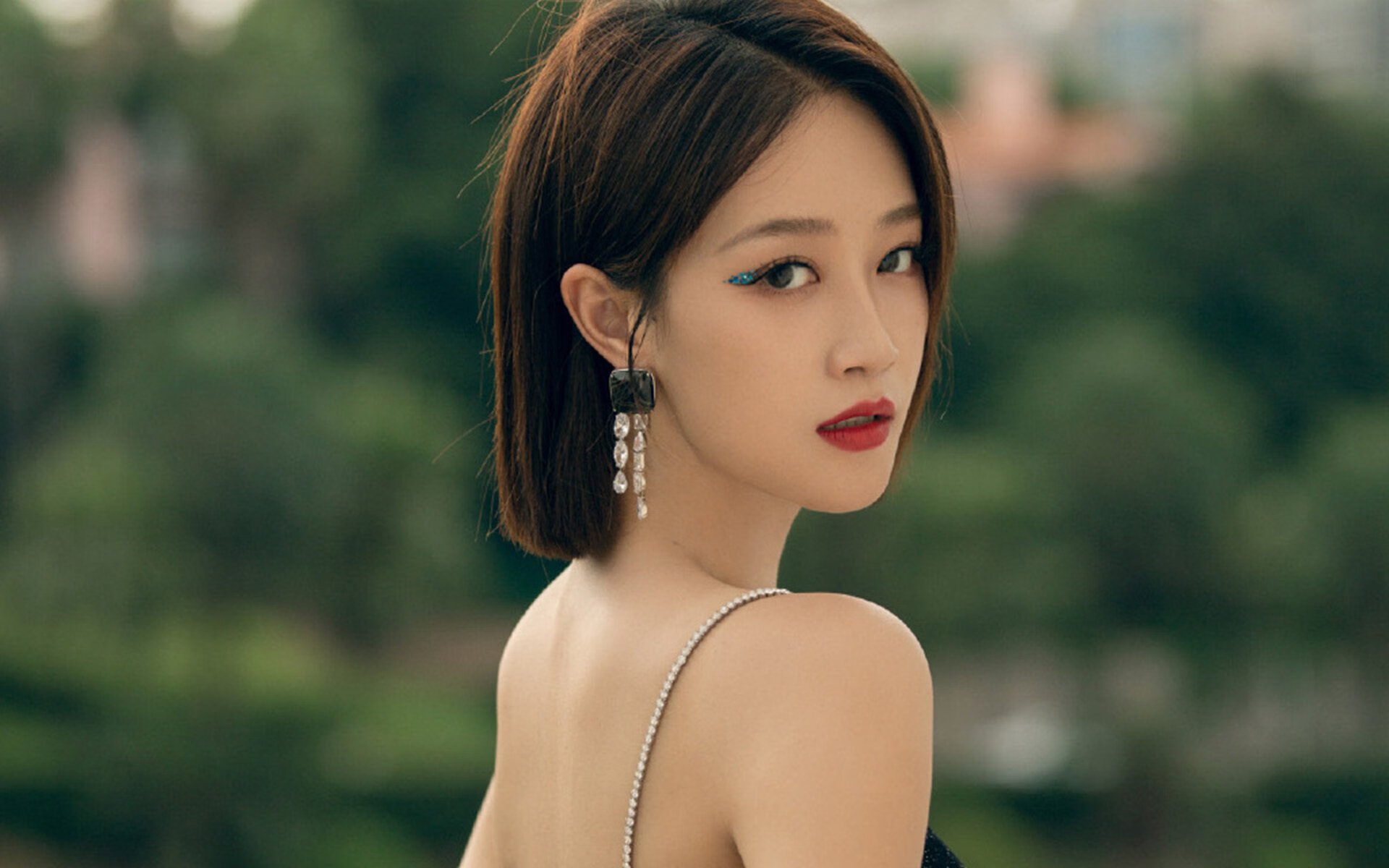 虚拟铁骑与真实油门,当波兰火力压制美国,哈弗茨如何在F1寓言中接管比赛?